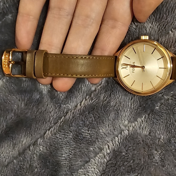 Fossil Watch with Interchangable Bands - Picture 4 of 7